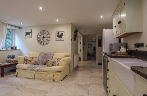 Menai Bridge Cottage | MELIN Y COED, family friendly, with open fire in Menai Bridge