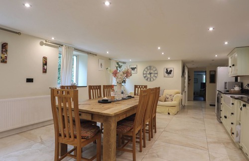 Menai Bridge Cottage | MELIN Y COED, family friendly, with open fire in Menai Bridge