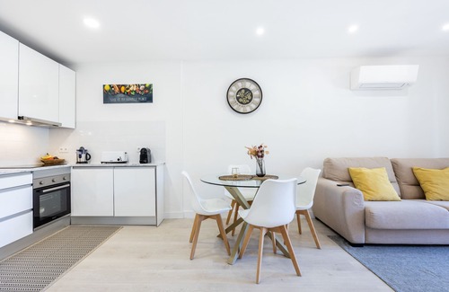 Vale de Centianes Apartment | Melodia do Mar directly at Vale Centeanes Beach!