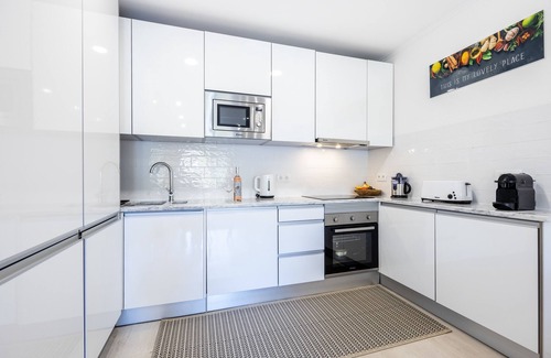 Vale de Centianes Apartment | Melodia do Mar directly at Vale Centeanes Beach!