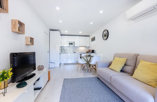 Vale de Centianes Apartment | Melodia do Mar directly at Vale Centeanes Beach!