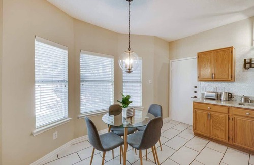 Flower Mound House | Melody Home near Grapevine, DFW Airport w backyard