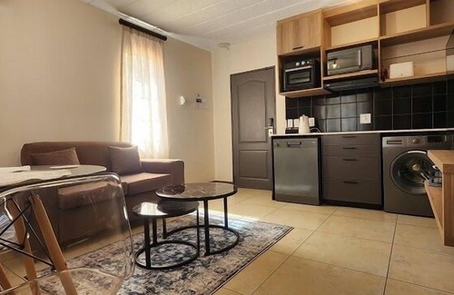 Greater Johannesburg Metropolitan Area Apartment | Melrose Corner