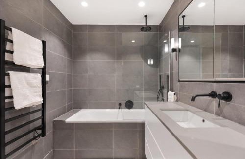 Dudden Hill Apartment | Melrose Place 7beds Wembley stadium 15mins to Central London