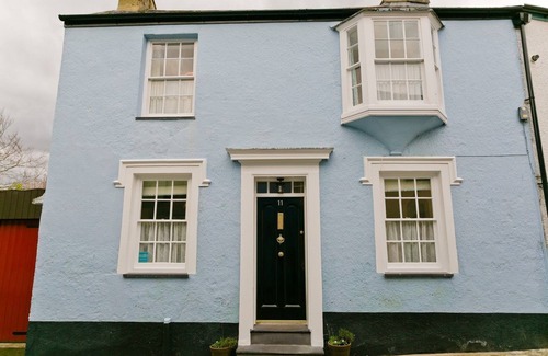 Beaumaris Apartment | Melvin Cottage - a coastal that sleeps 5 guests in 3 bedrooms