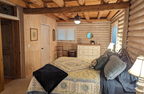 Pinion Ridge Estates Cabin | Mema's Cozy Cabin in the Sandia Mountains