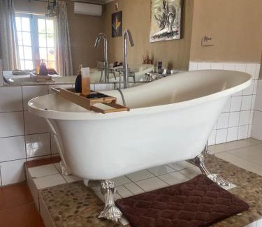 Dr JS Moroka House | Mementos Guesthouse