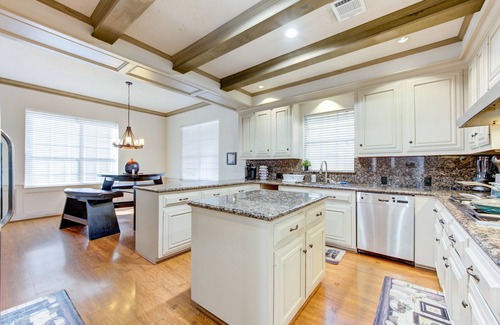 Houston House | Memorial Med Ctr/Galleria/Rice: Spacious 5 Bdrm Pool Theatre