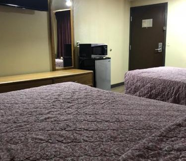 Ellendale Hotel | Memphis Inn