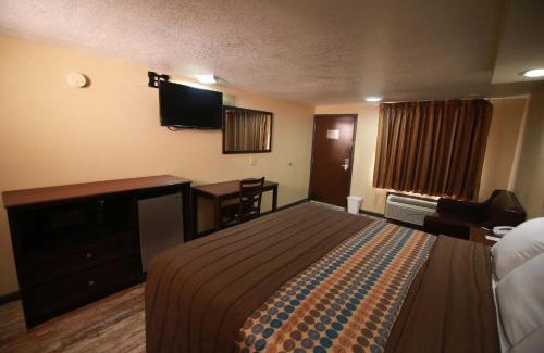 Ellendale Hotel | Memphis Inn