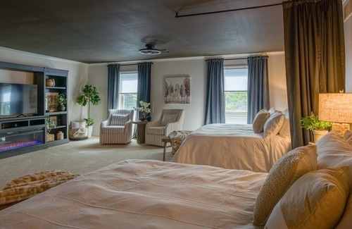 Lakeland House | Memphis Lakefront, 5 King beds, close to everything