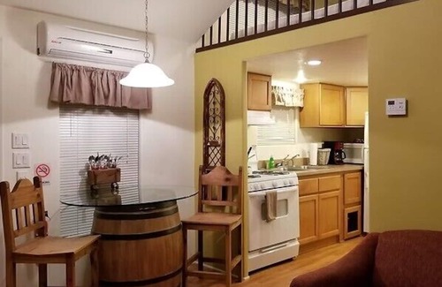 Fredericksburg Cabin | Mendelbaum - Peach Cabin