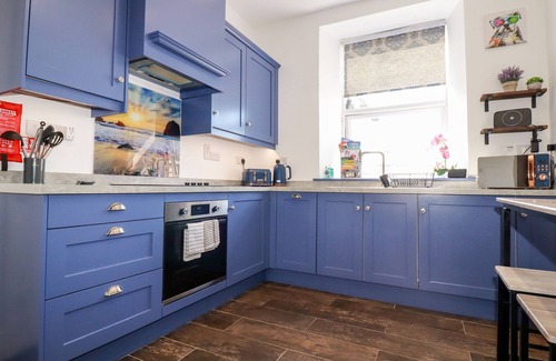 Helston Cottage | MENEAGE HOUSE, pet friendly, with a garden in Helston