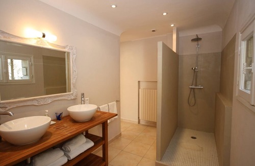 Menerbes Other | Menerbes: Vast Provencal farmhouse, pool, 2 ha of garden, silent. 3 km village