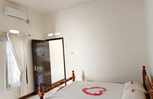 Senggigi House | Meninting garden house