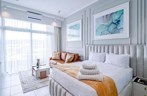Menlyn Apartment | Menlyn Maine Luxury Apartments 11th & 14th floor with Balcony