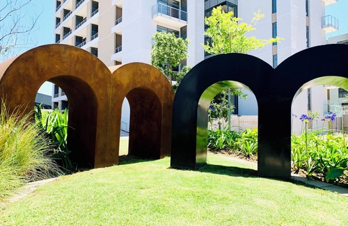 Pretoria Apartment | Menlyn Maine Residence with King sized bed - Kyoto