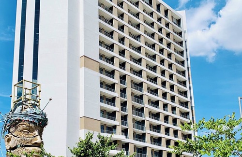 Pretoria House | Menlyn Maine Residence king sized bed studio - Central Park