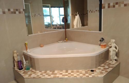 Menlyn House | Menlyn Mews Guesthouse
