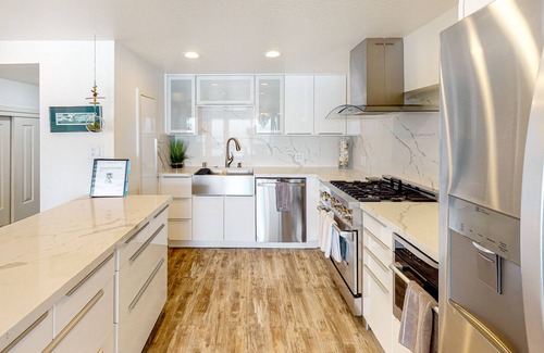 La Selva Beach House | Mer De Calladonn | Ocean-View Oasis | Direct Beach Access & Private Balcony