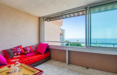 Cannes La Bocca Apartment | Mer et Plage YourHostHelper 2 étoiles