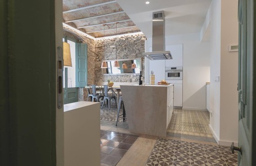 Old Town Apartment | Mercaders 3-1-2 - Holiday Apartment Rental in Girona | Bravissimo