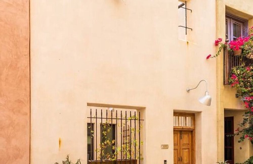 Menlo Park House | Mercado San Agustin/2 BR 2.5 BA/Patio/Garage