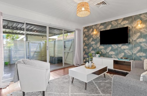 Umina Beach House | MERCAH 3min drive to Ettalong beach and restaurants