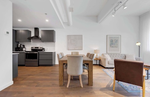 Downtown Montreal Apartment | Mercer Downtown|2BDRS-2BA|6 Guests