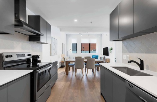Downtown Montreal Apartment | Mercer Downtown|2BDRS-2BA|6 Guests