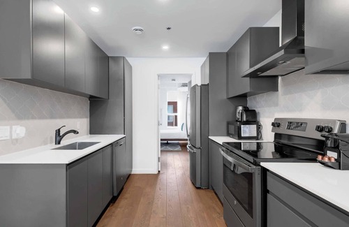 Downtown Montreal Apartment | Mercer Downtown|2BDRS-2BA|6 Guests