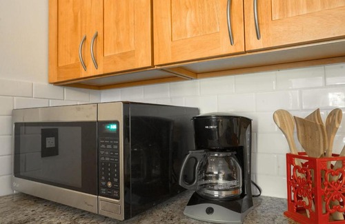 Mercer Island Apartment | Mercer Island Apartment in the Woods Pets Allowed