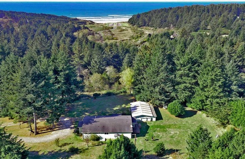 Bandon House | Merchants Beach Ranch House: Ocean views and close to Bandon Dunes Golf Resort