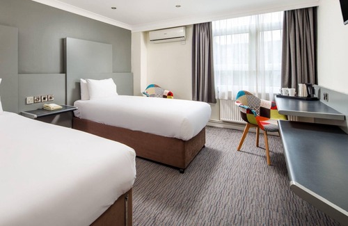 Chester Hotel | Mercure Chester Abbots Well Hotel