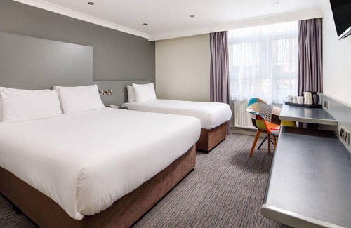 Chester Hotel | Mercure Chester Abbots Well Hotel
