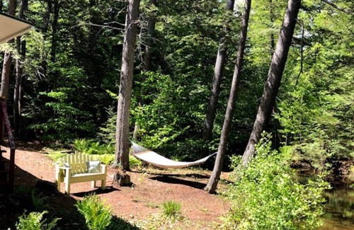 Meredith House | Meredith streamside cottage next to beach