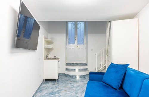 Mergellina Apartment | Mergellina Sea Studio with Jacuzzi by Wonderful Italy