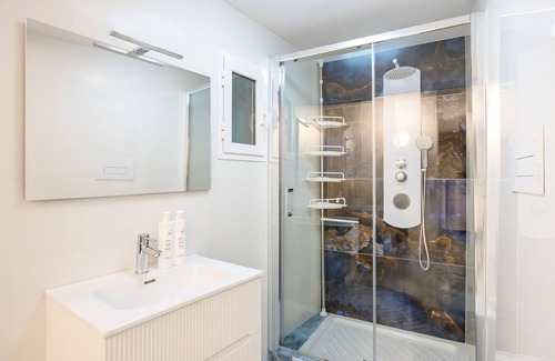 Mergellina Apartment | Mergellina Sea Studio with Jacuzzi by Wonderful Italy
