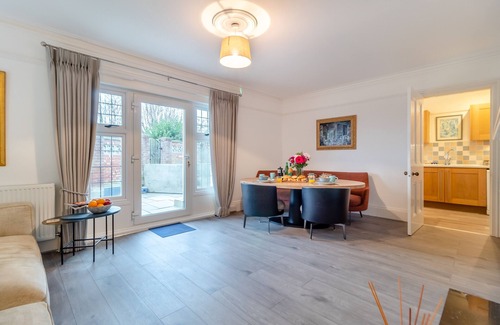 Felixstowe House | Meri Rauha - Two Bedroom House, Sleeps 4