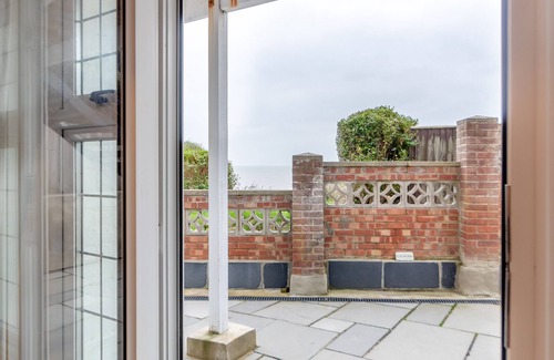Felixstowe House | Meri Rauha - Two Bedroom House, Sleeps 4