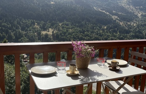 Meribel Apartment | Méribel Center flat 4 persons. Panoramic view. Close to the slopes.