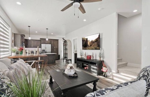 Meridian House | Meridian home close to Boise river & the Greenbeltnn