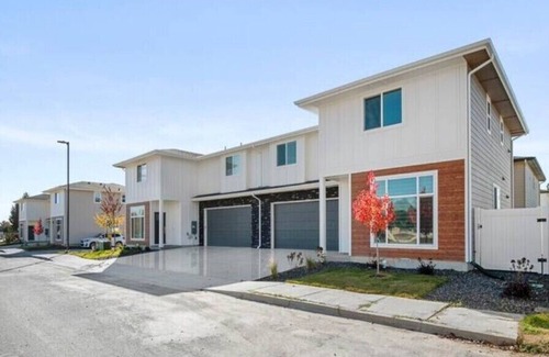 Meridian House | Meridian home close to Boise river & the Greenbeltnn