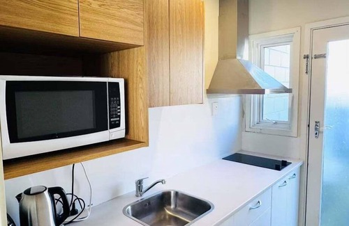 Merivale Apartment | Merivale Court Large Studio-Unit 2