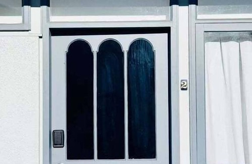 Merivale Apartment | Merivale Court Large Studio-Unit 2