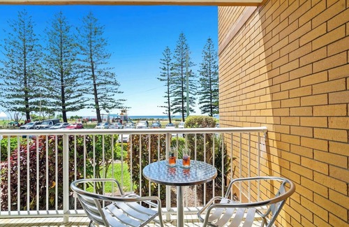 Gold Coast Apartment | Mermaid Beachfront Retreat Moments from Top Dining