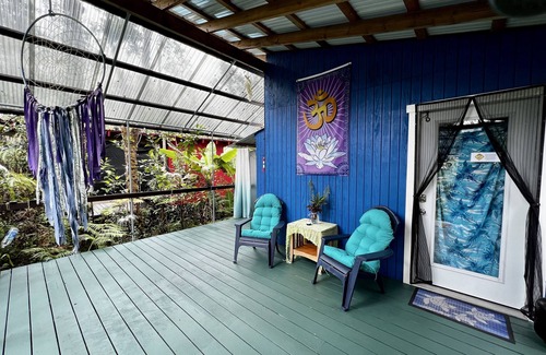 Fern Forest Cabin | Mermaid Lair Near Worlds Most Active Volcano!