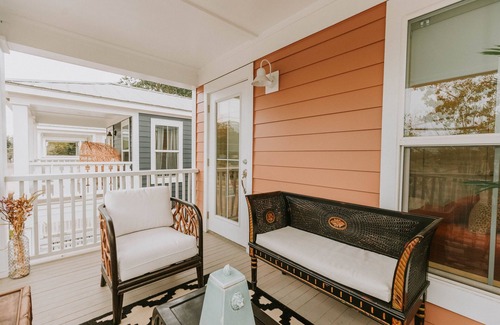Ocean Springs Cottage | Mermaid's Muse - close to beach & downtown Ocean Springs! Includes golf cart!