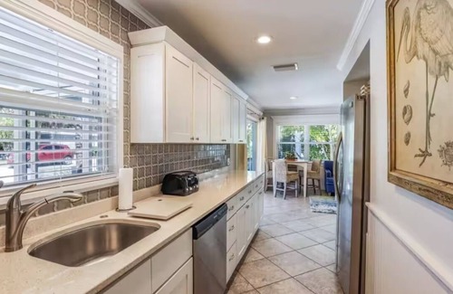 Anna Maria House | Mermaid’s Purse - Private Pool! 40 steps to beach!