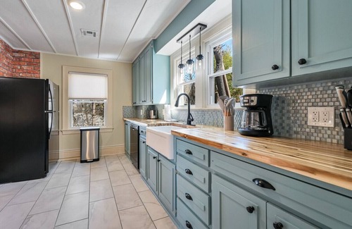 Claxton Community Apartment | Merrimon Manor Historic Remodel
